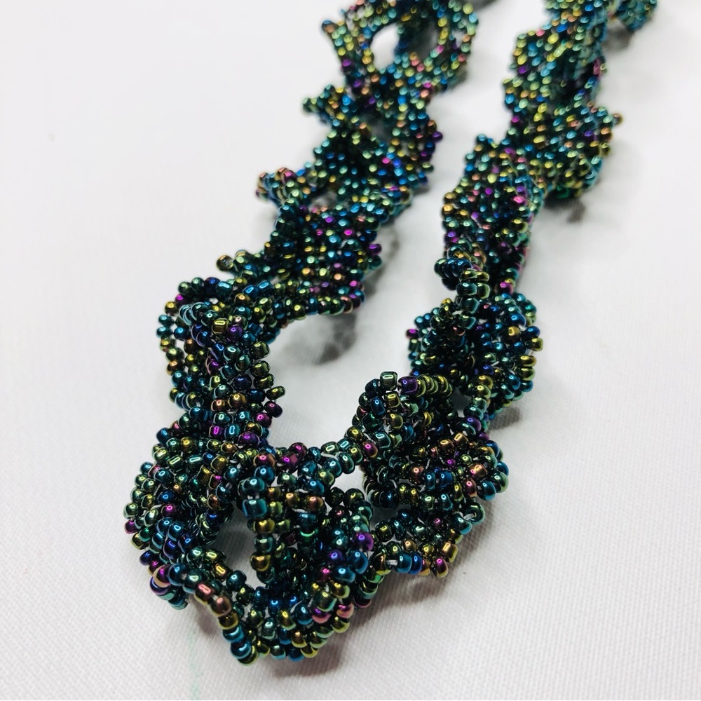VTG 90s Tiny Glass Iridescent Black Bead Necklace w/ Interlocking Wavy Ovals